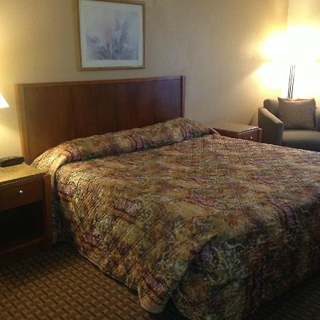 Aurora Fox Valley Inn Екстериор снимка