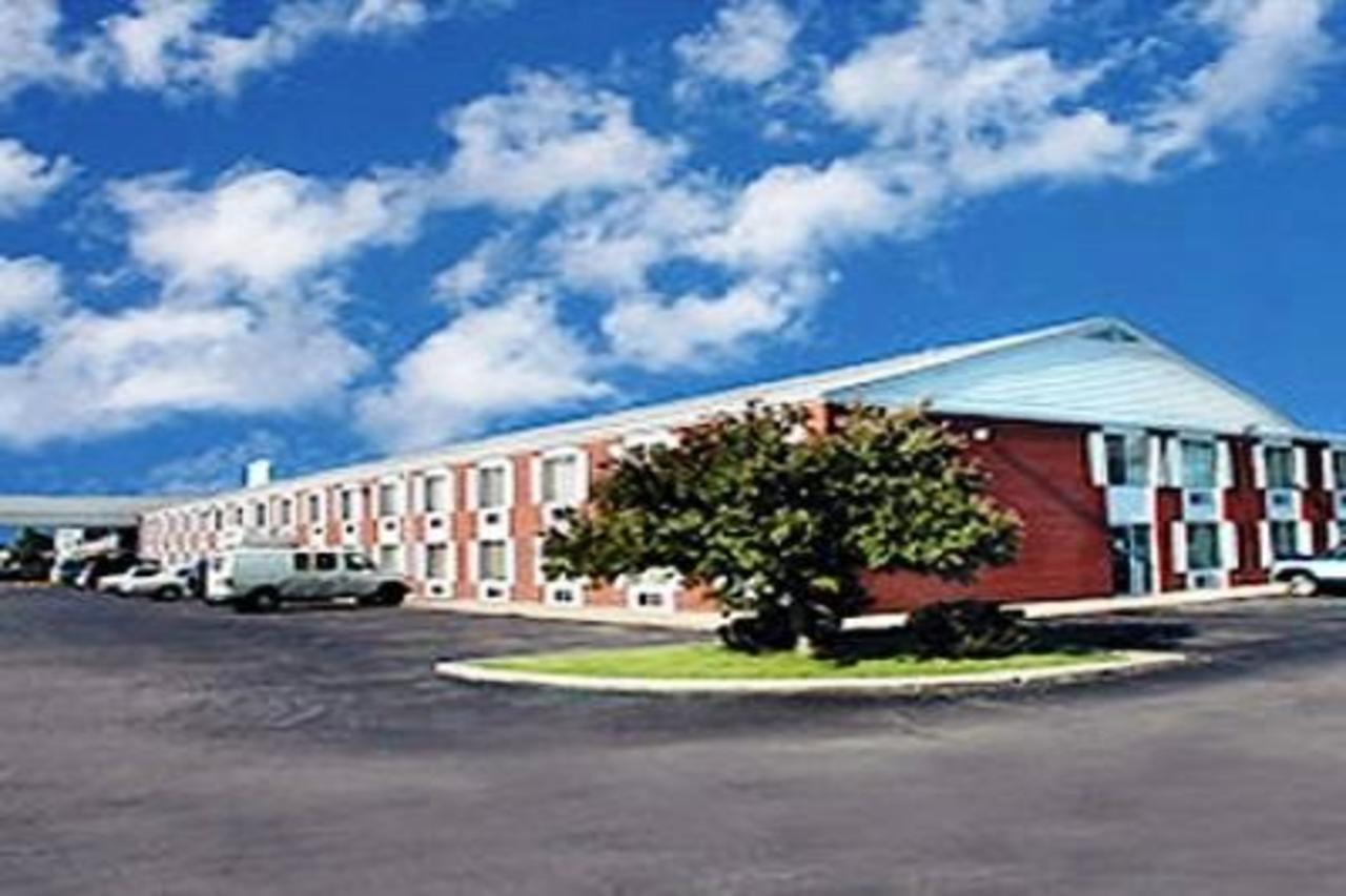 Aurora Fox Valley Inn Екстериор снимка