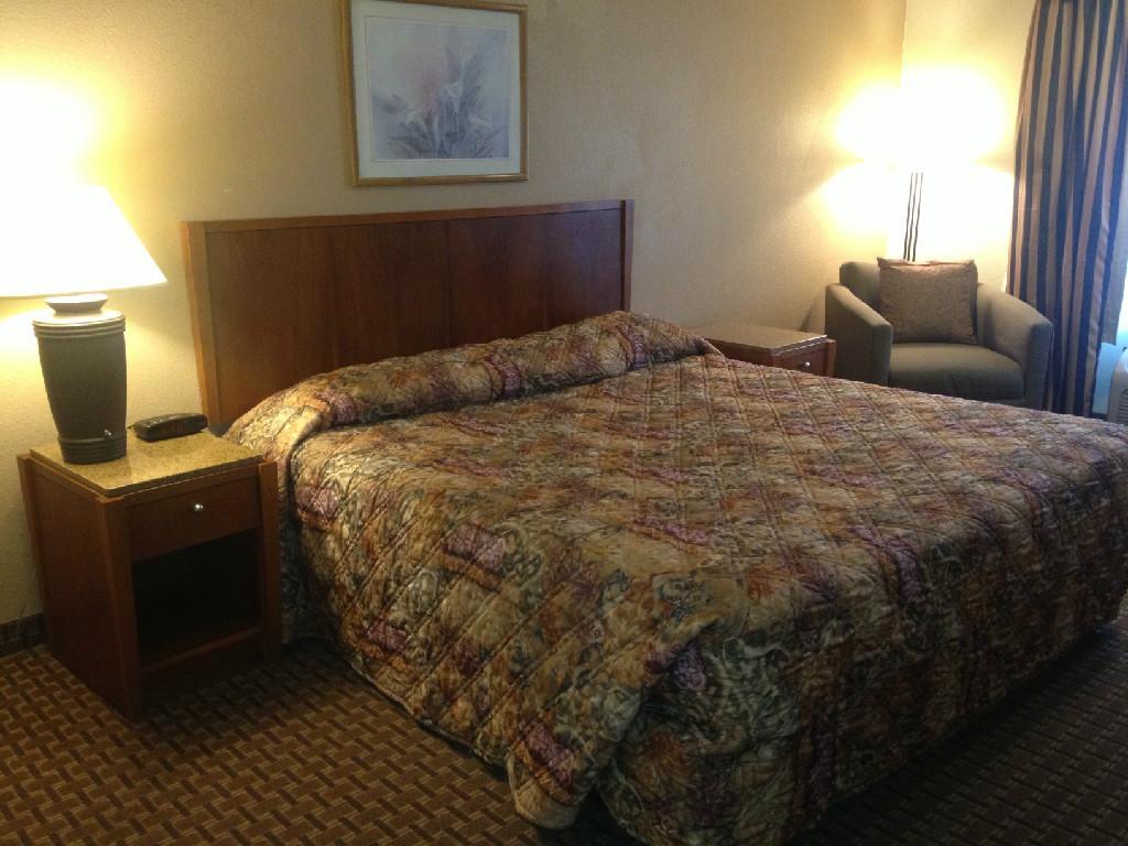 Aurora Fox Valley Inn Екстериор снимка
