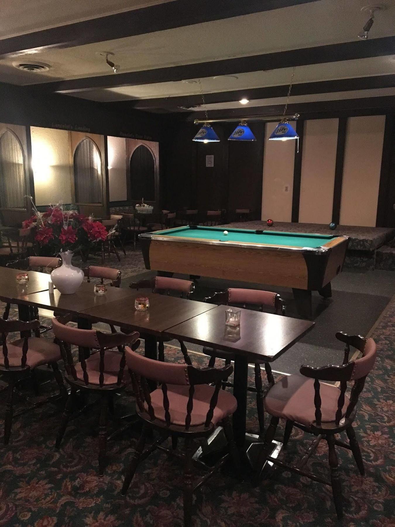 Aurora Fox Valley Inn Екстериор снимка