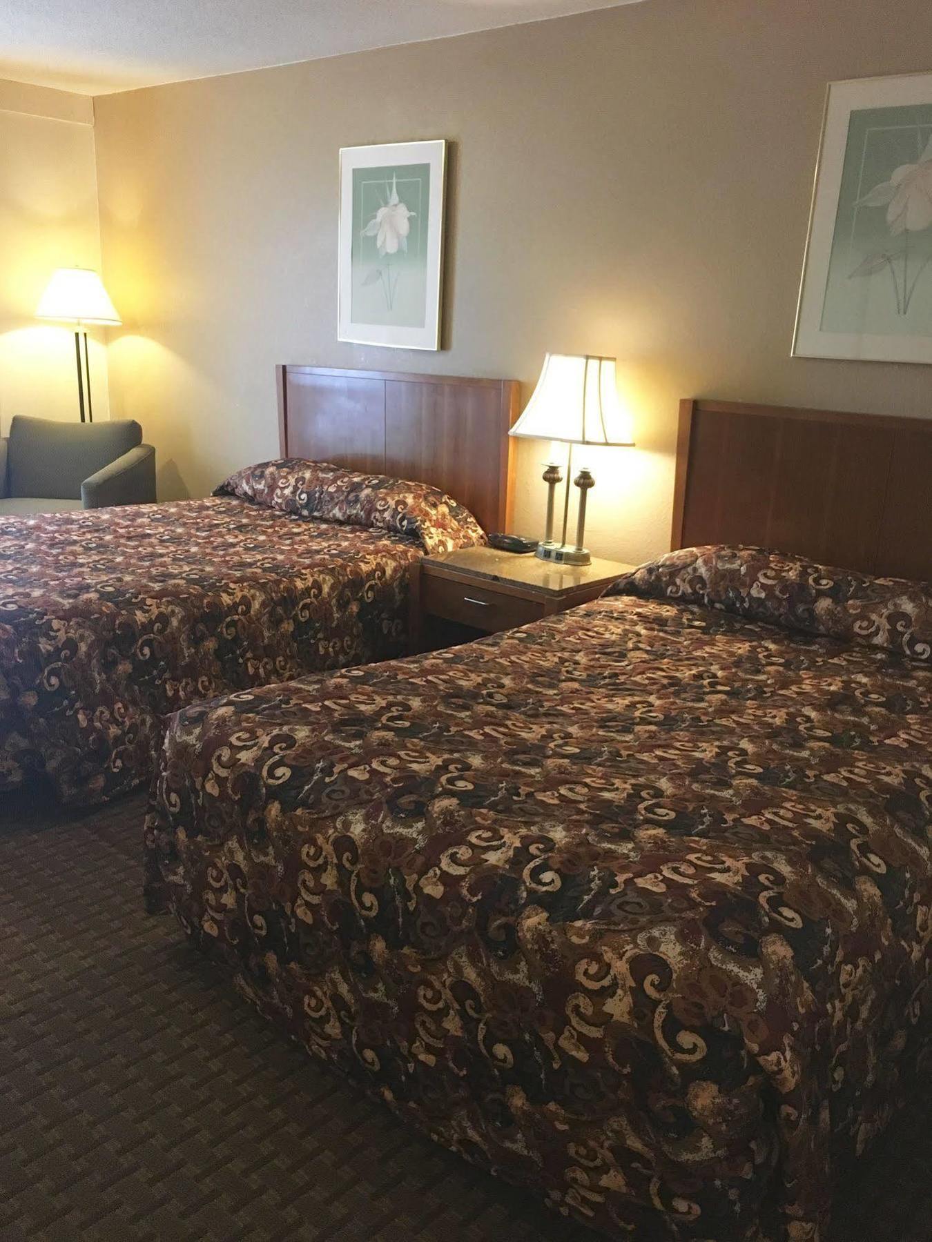 Aurora Fox Valley Inn Екстериор снимка